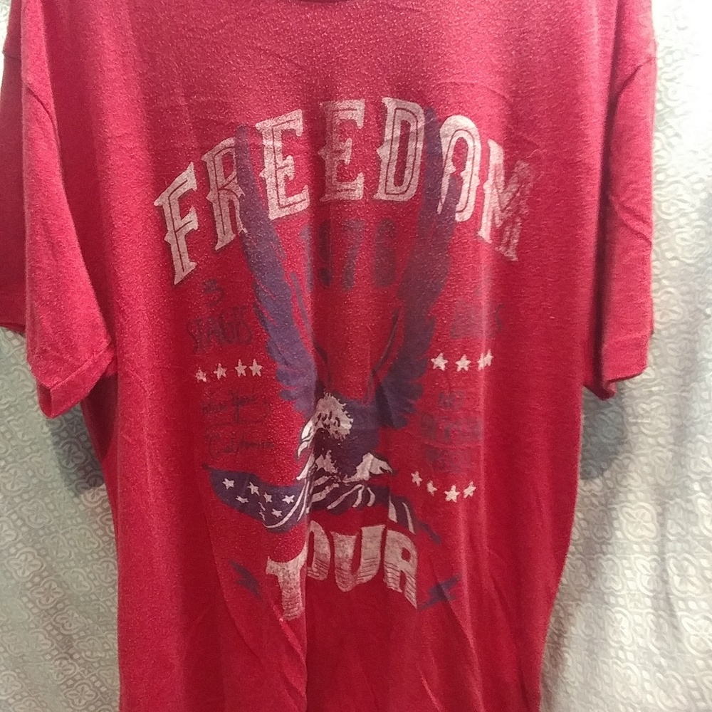 Red Freedom tee - Picture 2 of 3